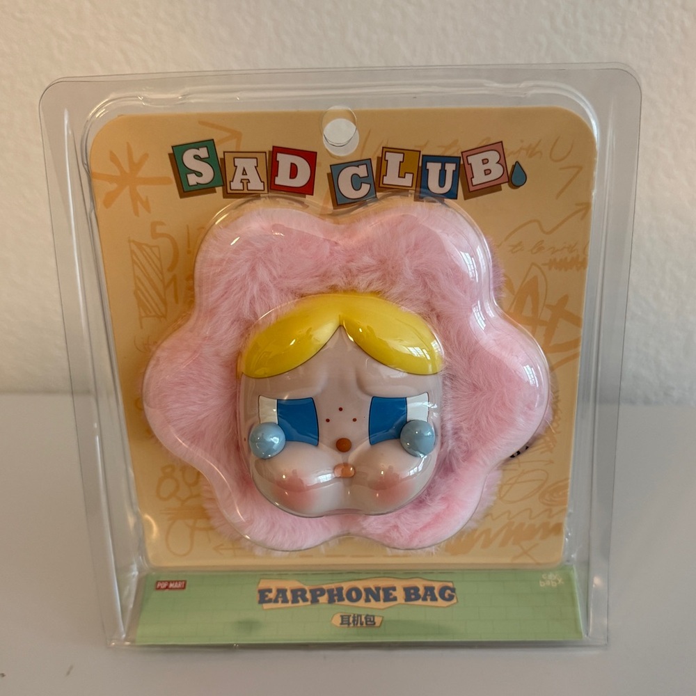 Pop mart Crybaby Sad Club Pink
Earphone Bag 🩷💞🩷💞